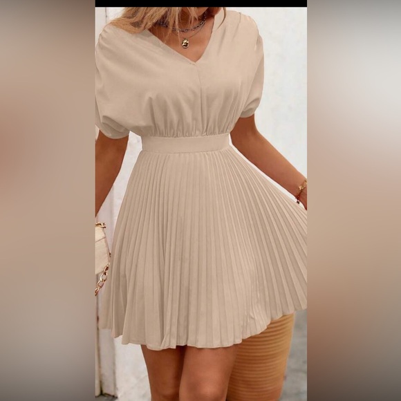 Elegant Cream Pleated Dress XL (12) - Picture 1 of 3